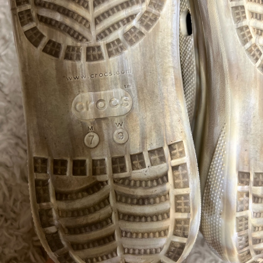 Marble Platform Crocs - Picture 4 of 7
